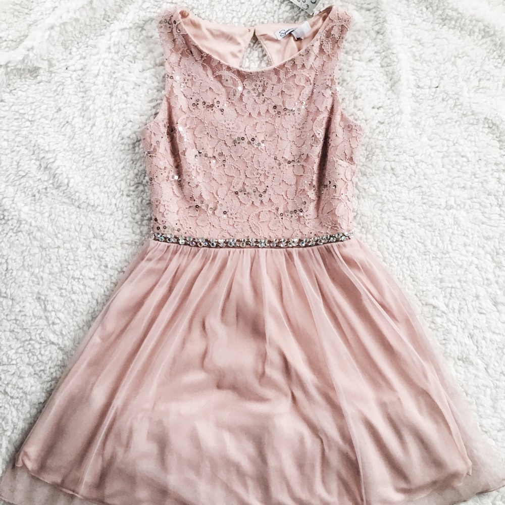 Light pink short dress